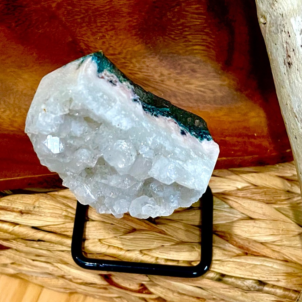 Quartz on a stand